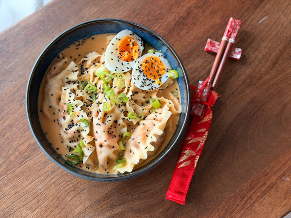 Spicy Kokosramen med Dumplings